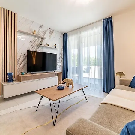 Hajnal #5 Deluxe With Balcony By Mital Szegedin