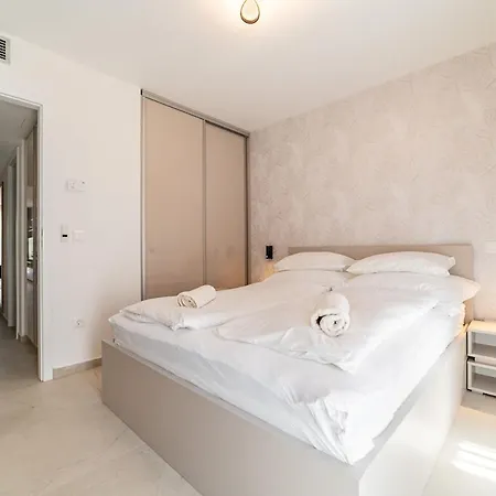 Hajnal #5 Deluxe With Balcony By Mital