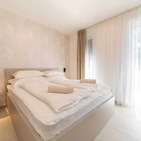 Hajnal #5 Deluxe With Balcony By Mital *